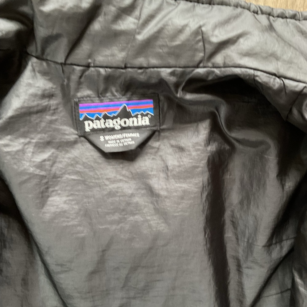 Patagonia woman’s nano size small - Picture 6 of 7